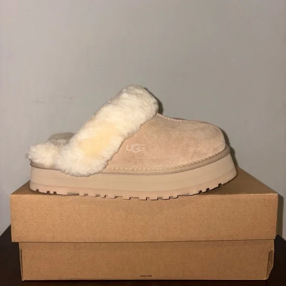 UGG Slippers - Picture 5 of 7